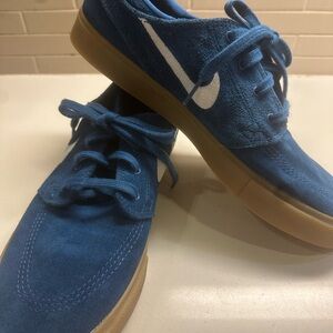 Nike SB Zoom Air Stefan Janoski Men's Blue Suede Sneakers with gum sole.
